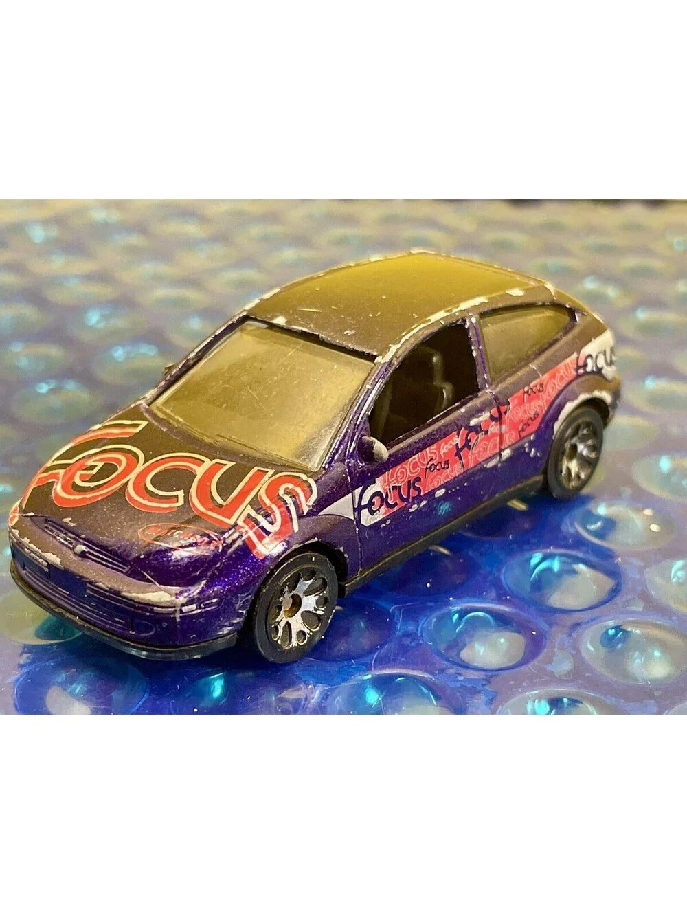 Matchbox Purple Ford Focus 1999 2-Door Diecast Car- Scale 1/57 Loose